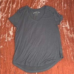 American Eagle V-neck